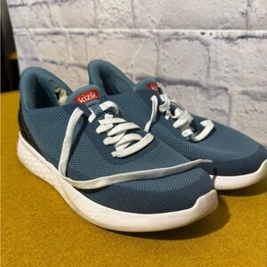 Kizik Blue Slip-In Sneakers, Men’s 9.5 wide, women’s 11 wide (see description)